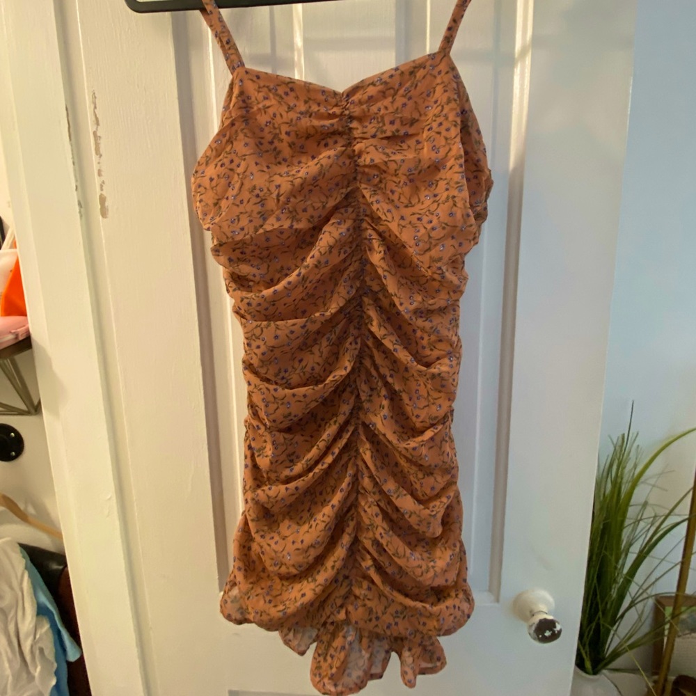 SCRUNCH SUMMER FLORAL MINI DRESS *BRAND NEW*